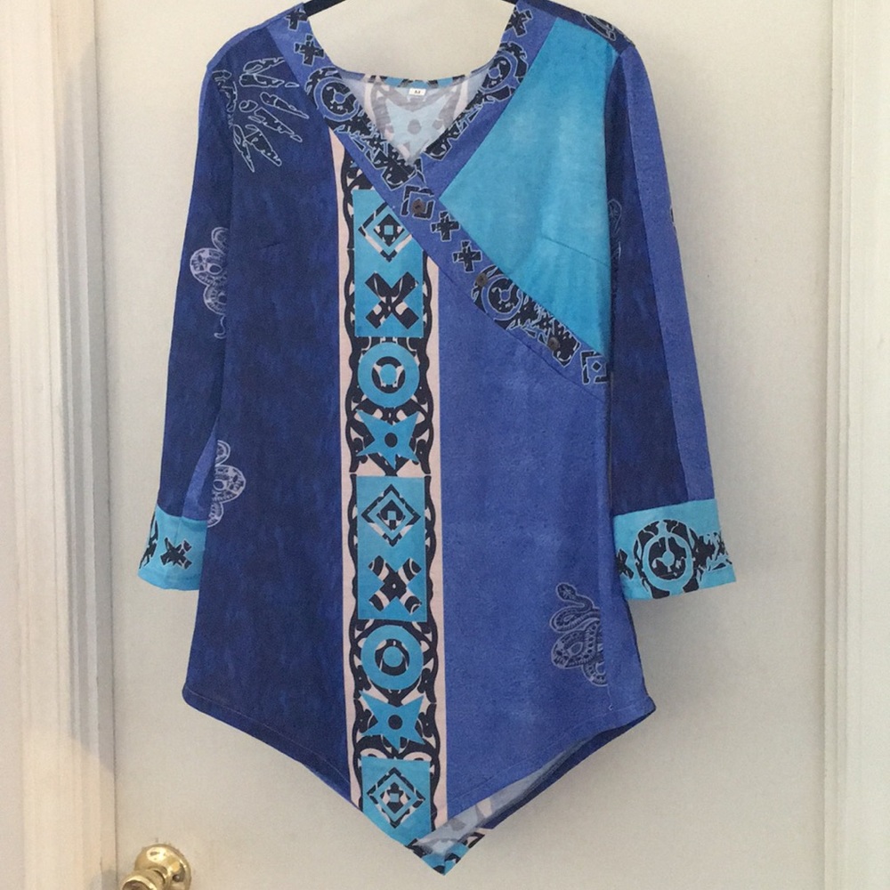 Asymmetrical hem 3/4 sleeve blouse